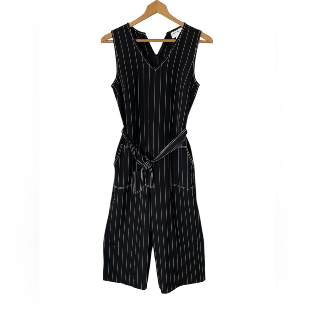 D9- Women’s Small Nine West 1PC crop Pant outfit